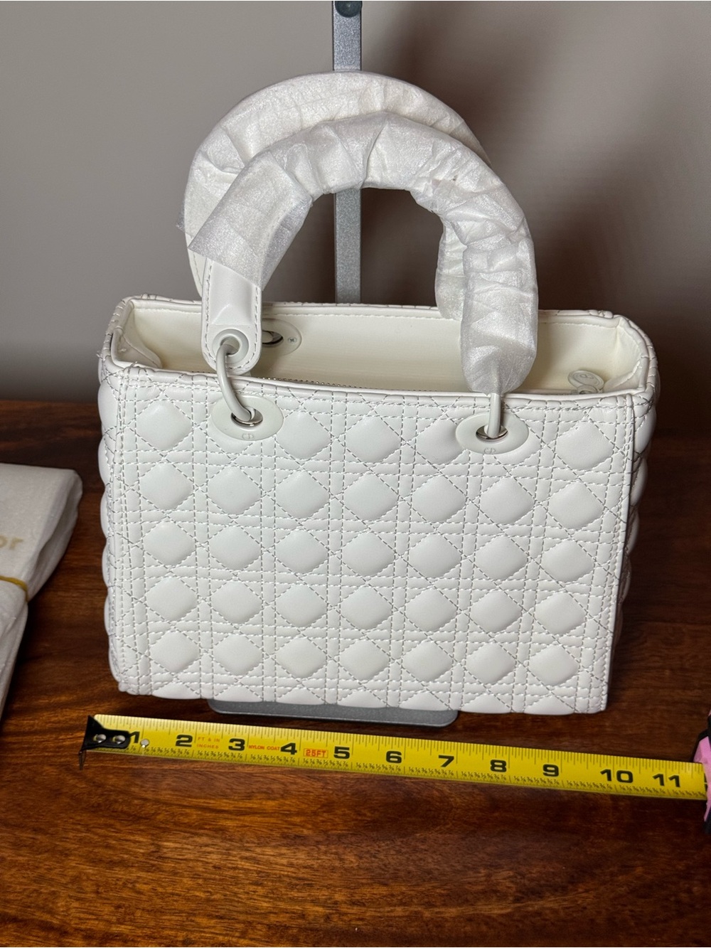 BRAND NEW! White Dior Bag. No Brand.